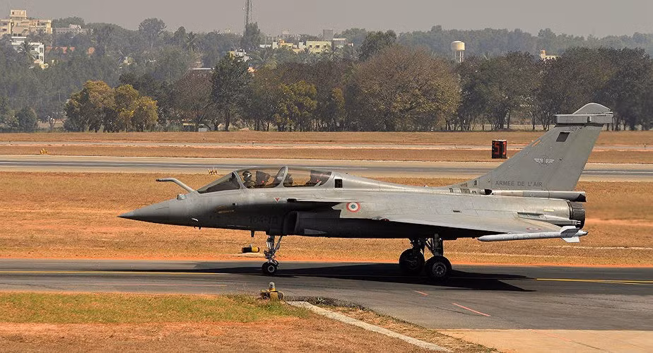 Với thiết kế cánh tam giác độc đáo giúp đem lại khả năng linh hoạt cao cùng hệ thống điện tử hàng không tiên tiến, đưa nó trở thành một trong những tiêm kích hàng đầu thế giới.