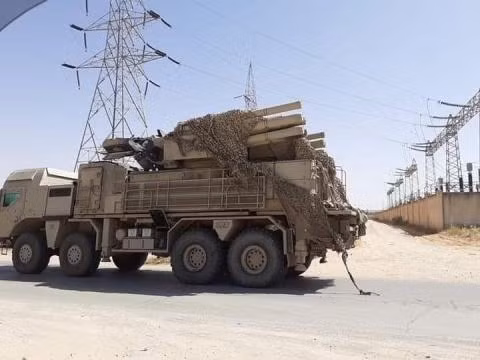 Chỉ với số lượng các tổ hợp Pantsir-S1 ít ỏi có trong tay nhưng lực lượng LNA đã thành công chặn đứng chiến thuật "bầy UAV" của Thổ Nhĩ Kỳ, khiến chúng không thể tới được khu vực mục tiêu để khai hỏa vũ khí mang theo nhằm vào các vị trí của những đơn vị do tướng Haftar chỉ huy.