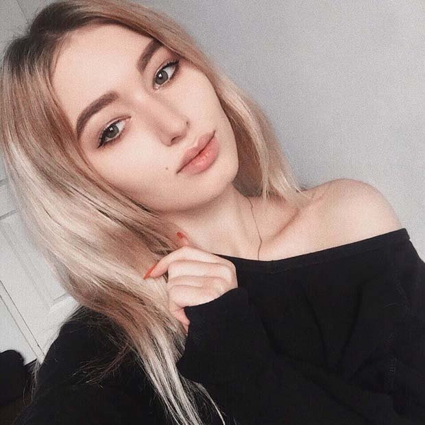 Emilia là một người mẫu bán chuyên.