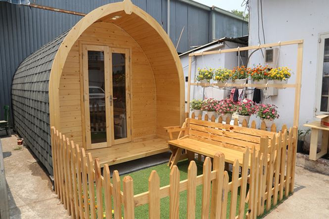 Chỉ mới giới thiệu trên thị trường cách đây 10 ngày, căn nhà di động bằng gỗ 12 m2 của một công ty nội thất thông minh ở Sài Gòn đã thu hút nhiều sự chú ý. Những hình ảnh, video về nơi ở đặc biệt này thu hút tới cả nghìn lượt thích và chia sẻ.