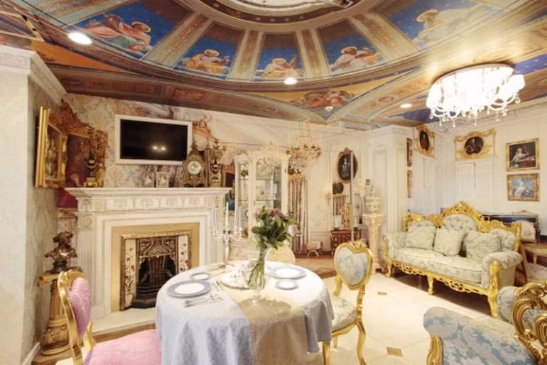 Ở đây, các bà mẹ tương lai có thể trải nghiệm cảm giác sinh con ở thế kỷ 19 trong căn phòng theo phong cách quý tộc nước Áo.