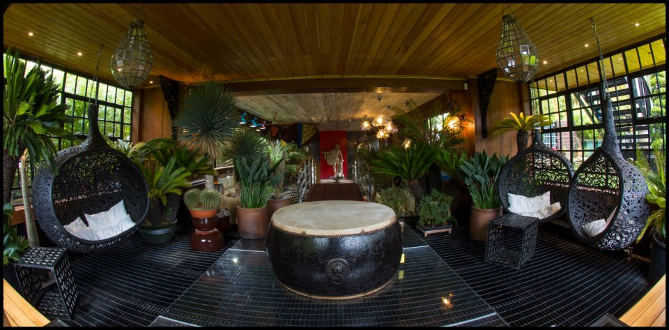 Moi mat ngam biet thu dat vang chua ca bai bien nhiet doi ben trong-Hinh-2