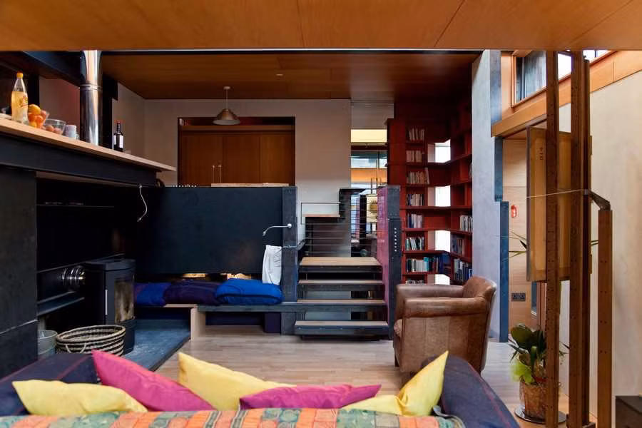 Dường như không gian bên trong ngôi nhà được nới rộng hơn rất nhiều nhờ sự sắp xếp và bài trí khoa học. Ảnh: Nhalouis.