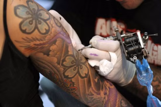 Khách sạn mang phong cách châu Âu cạnh bãi biển Venice, California lại có dịch vụ xăm hình cực kỳ độc đáo.