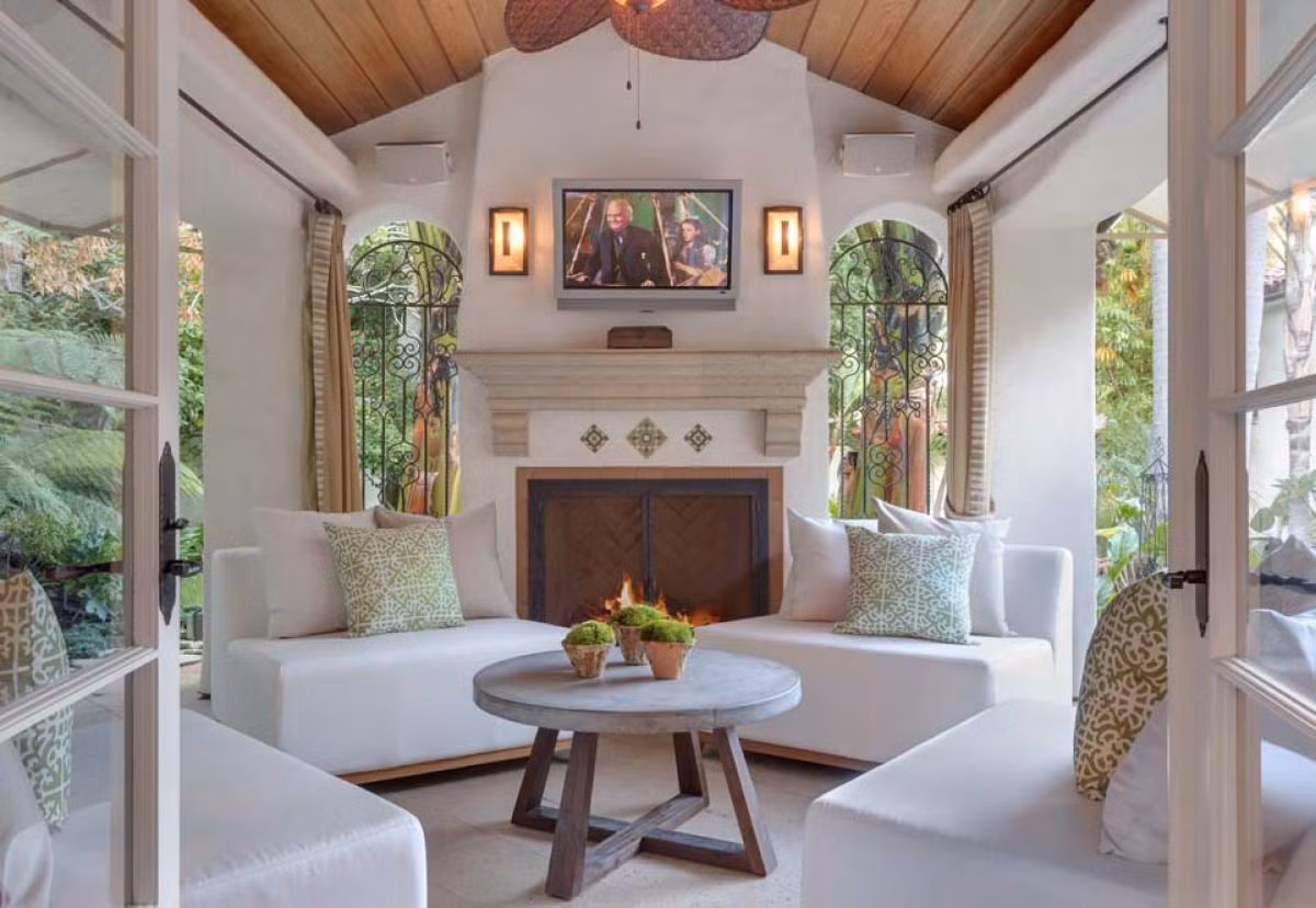 Mặc dù ngôi nhà này đã được sửa đổi nhưng kiến trúc kiểu Pháp vẫn còn được giữ nguyên vẹn.