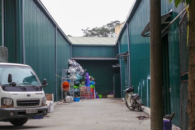 Thế nhưng, từ năm 2017 tới nay, nhiều lô đất thuộc dự án vẫn chưa triển khai và đang được xây dựng các công trình tạm để cho thuê, sử dụng sai mục đích. Ảnh: Tiền Phong.