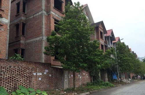 Nhiều người mua những căn hộ từ khi mới hình thành dự án, nay vội bán tống bán tháo với giá rẻ bèo, 35 – 40 triệu/m2. Ảnh: Infonet.