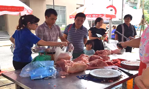 Dan Ha Noi do xo mua thit lon dong gia 39.000 dong/kg-Hinh-2