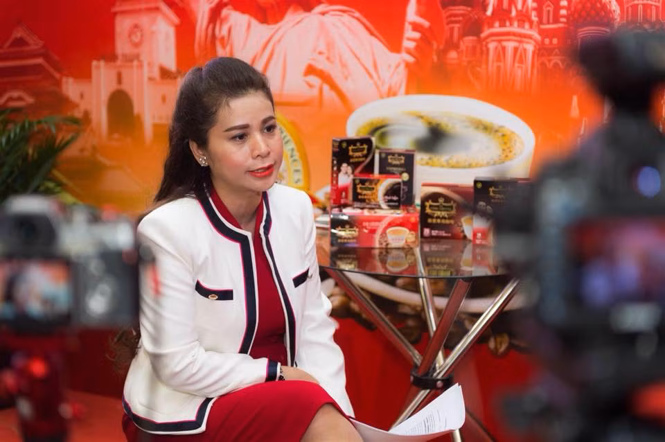 Ly do ba Diep Thao bi “out” khoi Trung Nguyen?