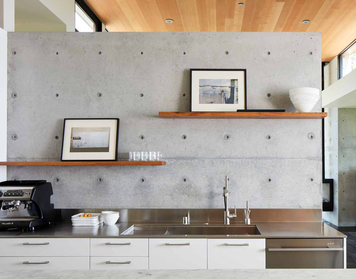 Ngôi nhà được xây dựng năm 2015 với diện tích 297 m2 do công ty kiến trúc Field Architecture thiết kế.