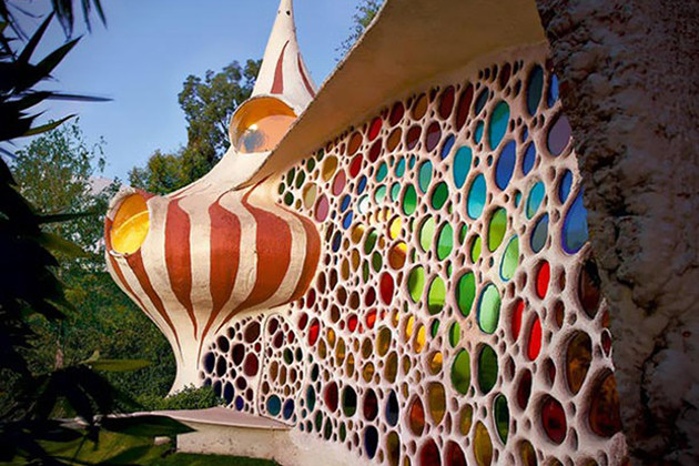 Ngôi nhà được xây dựng từ cảm hứng với những thiết kế độc đáo của hai kiến trúc sư Gaudí và Frank Lloyd Wright đến từ Anh và Mỹ.