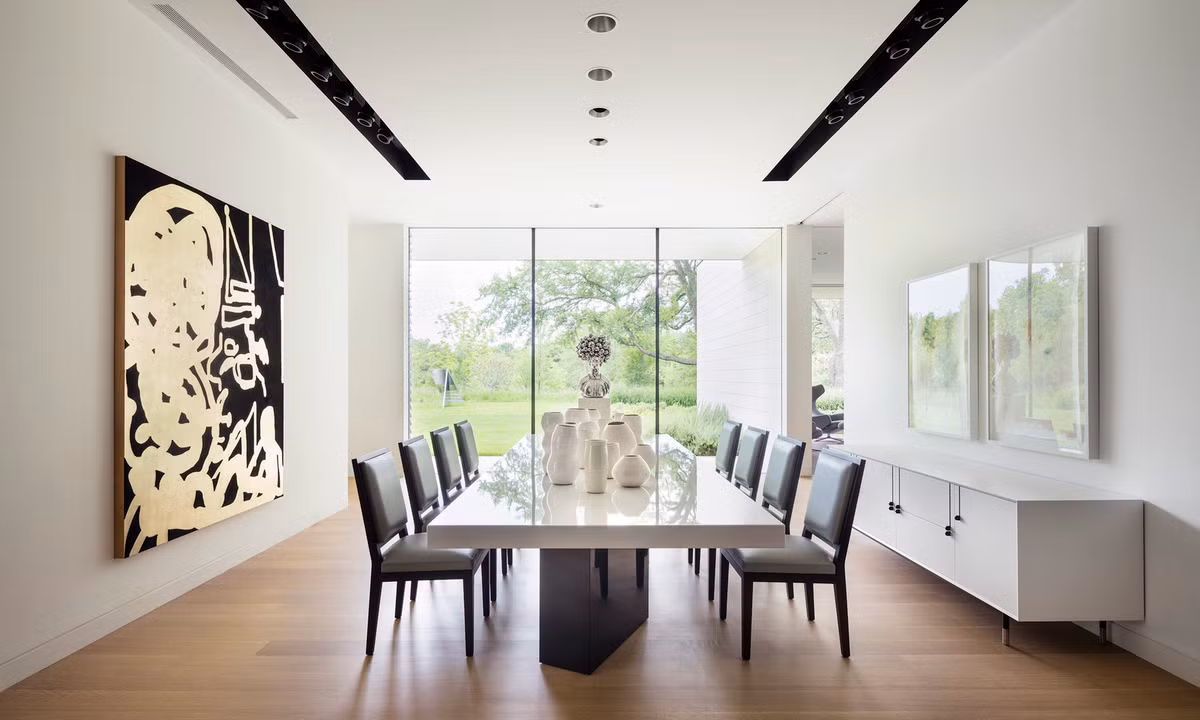 Chủ nhân của Preston Hollow Residence là cặp đôi yêu thích nghệ thuật.