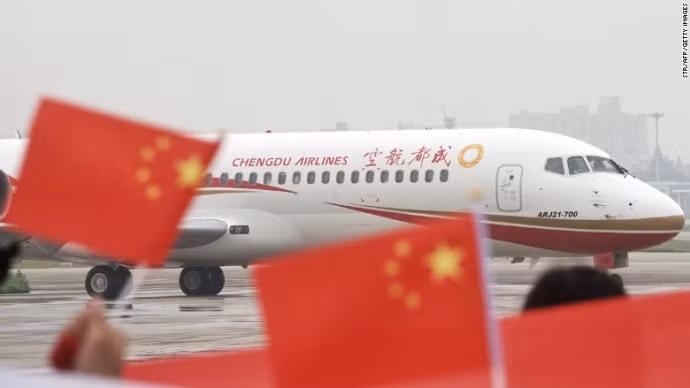 Hãng hàng không Thành Đô trả lương cho phi công cao nhất Trung Quốc 25.800 USD/tháng và thêm 36.000 USD nếu hoàn thành hợp đồng 3 năm.