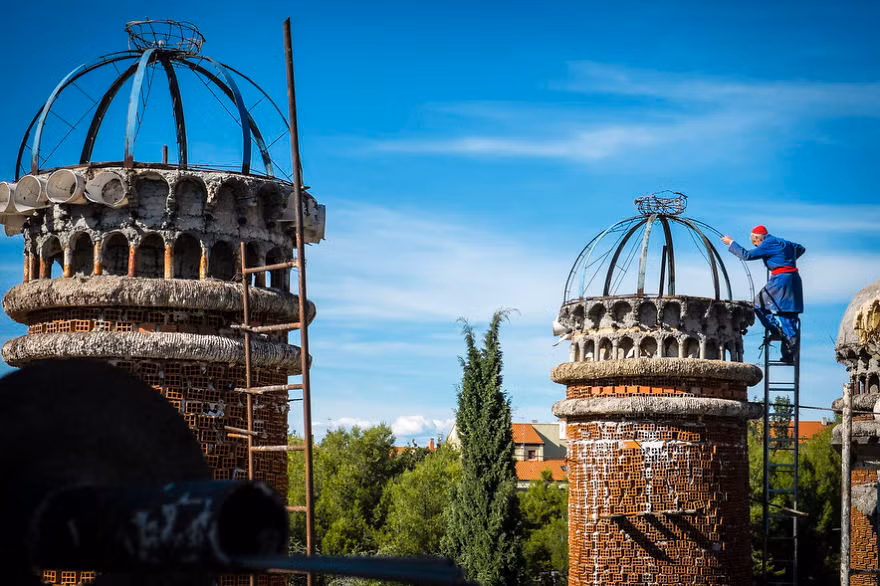 Hiện nay, nhà thờ đã được mở cửa cho khách ghé thăm. Ông cụ không thu vé, nhưng có đặt một thùng quyên góp để bất cứ ai có lòng với tâm huyết của ông.