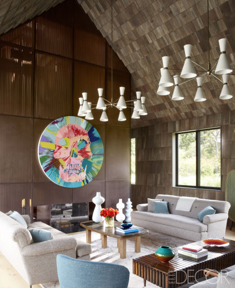 Phòng khách có kiến trúc cổ điển này là một trong những căn phòng phong cách nhất năm 2015, nhờ thiết kế độc đáo và nội thất hiện đại. Đây là một sự kết hợp liều lĩnh không phải ai cũng dám làm.