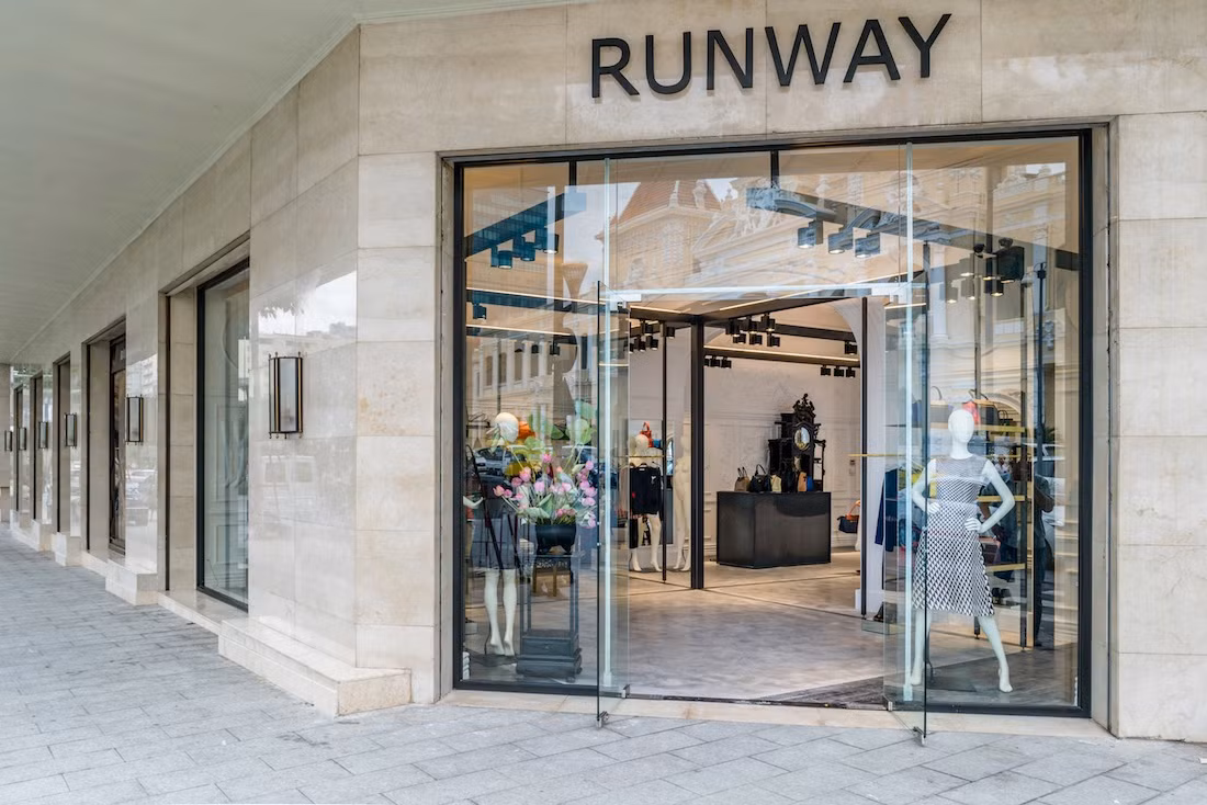 Trần Thị Hoài Anh là người sáng lập và là chủ tịch của GlobalLink. Đây là công ty chuyên cung cấp những nhãn hiệu thời trang xa xỉ như Alexander McQueen, Balenciaga, Celine, Givenchy, The Row, Saint Laurent và Loewe.