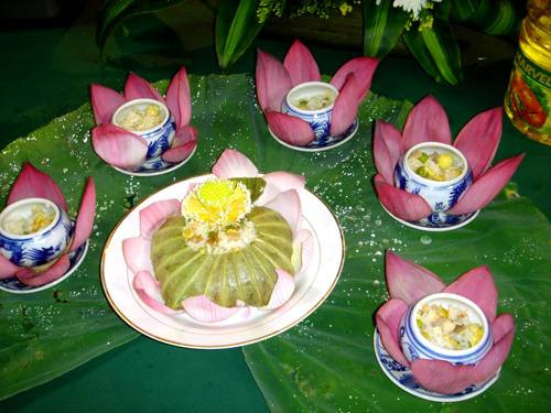 Cơm sen được làm rất cầu kỳ. Ảnh: monngon.tv.