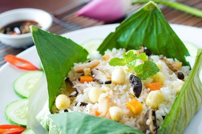 Tuy vậy, với mong muốn tạo nên một mâm cúng lạ mắt, nhiều chị em không tiếc móc hầu bao để mua về, làm “rực rỡ” cả mâm cúng. Ảnh: cookpad.