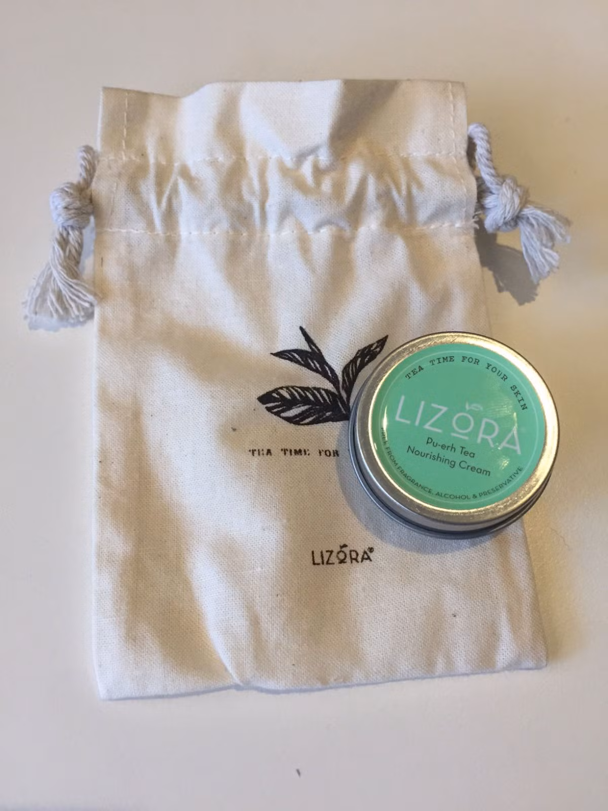 Kem dưỡng da toàn thân chiết xuất từ trà xanh.