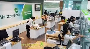 Xếp thứ 11 là Vietcombank - nơi được đánh giá là một trong những nơi có chế độ lương tốt và môi trường làm việc hấp dẫn.