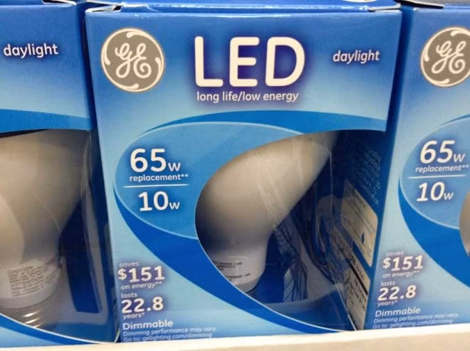 Giá mua bóng đèn tốt có thể cao nhưng bạn hãy nghĩ đến những chi phí phát sinh nếu mua loại rẻ tiền như tuổi thọ, hiệu năng...