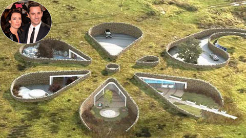 Theo dự định thì ngôi nhà hoa này nằm gọn trong một quả đồi tại Bolton. Tuy nhiên vấp phải sự phản đối của dân trong vùng do những tuabin gió mà Neville tính dựng lên ở đây sẽ phá hỏng cảnh quan và bầu không khí yên bình của cả vùng. Do đó mà ngôi nhà đang xây dở bị tạm gác lại.