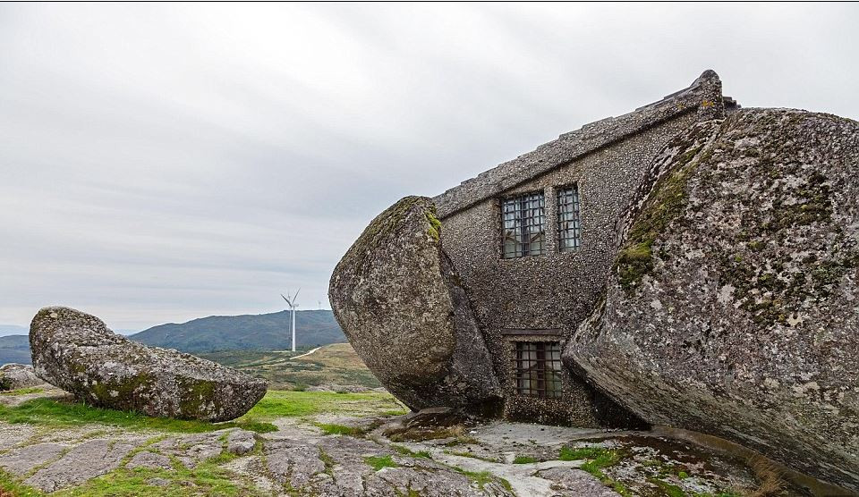 Ngôi nhà mang dáng dấp cổ kính. Ảnh archdaily.