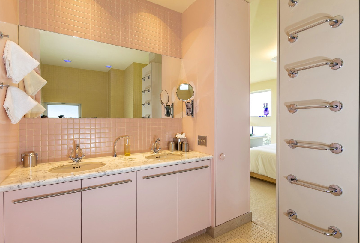 Phòng tắm xinh xắn, đáng yêu.