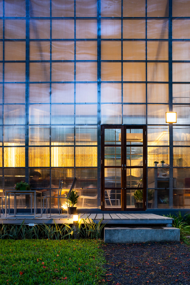 Ngoài ra, để tiết kiệm chi phí, Lan Din đã sử dụng những vật liệu công nghiệp cơ bản và thuê đội ngũ nhân công người địa phương để thi công công trình. Nguồn ảnh: rchdaily.