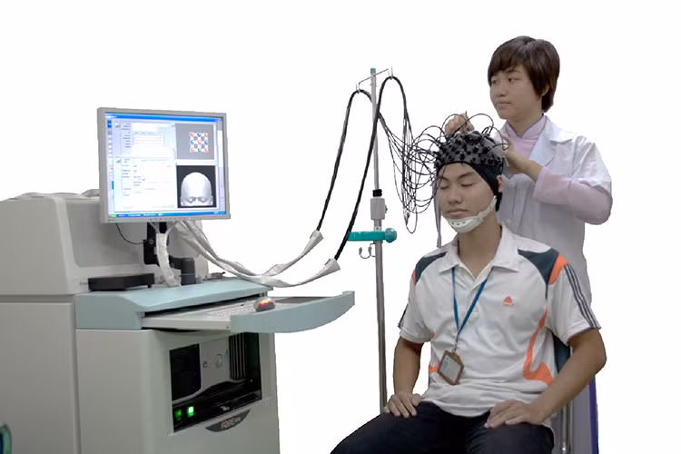 Kỹ thuật y sinh - một bộ môn khoa học ứng dụng kết hợp giữa khoa học y sinh và kỹ thuật thực hành lâm sàng cũng được dự đoán là có tốc độ phát triển nhanh trong năm tới. Ảnh: Hcmiu.