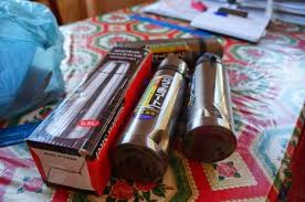 Bình giữ nhiệt inox kém chất lượng được làm từ chất liệu rẻ tiền, sau một thời gian sử dụng sẽ bị gỉ sét (gây độc hại khi chứa thức uống, thực phẩm). Các loại bình này còn được sử dụng inox mỏng, nhẹ, dễ bị móp khi có va chạm nhẹ.