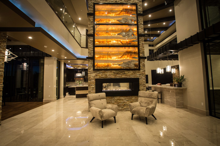 Những đồ dùng trong căn biệt thự đều được đặt hàng theo thiết kế riêng khiến ngôi nhà luôn hiện đại, không bị lỗi thời. Ảnh: 24hstatic.