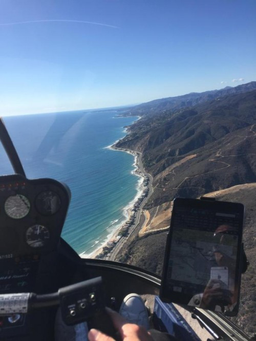 Anh thường xuyên đến châu Âu và còn đi chơi trượt tuyết bằng trực thăng. Năm 2014, Evan đã có chuyến du lịch xa hoa đến khắp nơi trên thế giới, như London, Ả Rập Xê-út, Islamabad, và Nga.