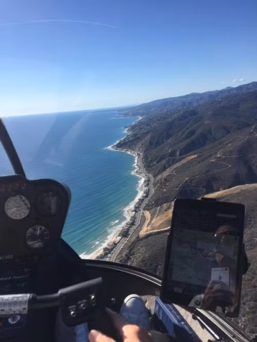 Anh thường xuyên đến châu Âu và còn đi chơi trượt tuyết bằng trực thăng. Năm 2014, Evan đã có chuyến du lịch xa hoa đến khắp nơi trên thế giới, như London, Ả Rập Xê-út, Islamabad, và Nga.