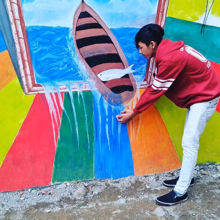 Ngoài việc lấp đầy thị trấn bằng nghệ thuật, người dân cũng đã tiến hành làm sạch dòng sông gần đó để giảm thiểu mùi hôi thối bốc lên.