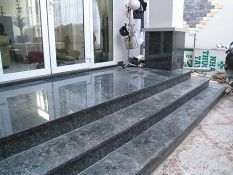 Thậm chí dù có giá thành cao nhưng các mẫu bậc tam cấp sử dụng đá hoa cương vẫn được nhiều người lựa chọn. Ảnh: dahoacuonggiare.