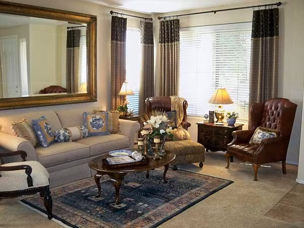 Bạn cũng nên đặt khung gương ở gần cửa sổ để nó đón ánh sáng mặt trời làm cho căn phòng trông rộng rãi và thoáng đãng hơn.