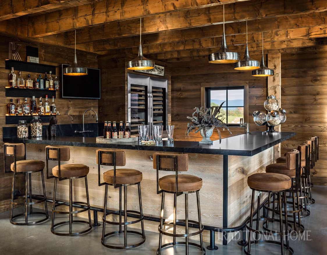 Quầy bar nhỏ xinh ngay bên trong ngôi nhà cũng phục vụ đầy đủ các loại đồ uống và cocktail.