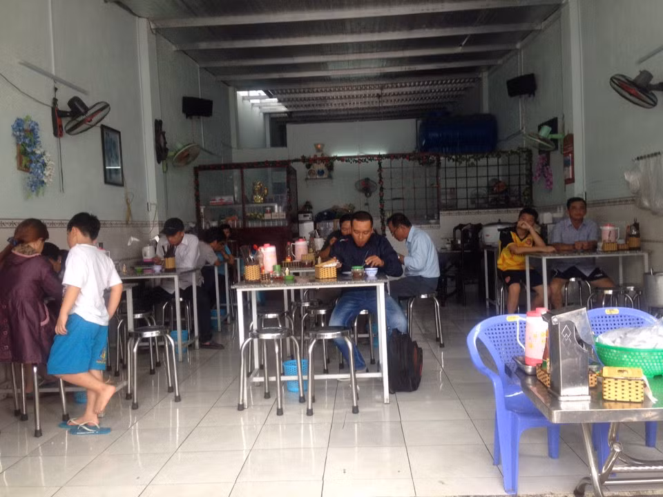 Tương tự là các quán cơm bình dân... Ảnh: Foody.