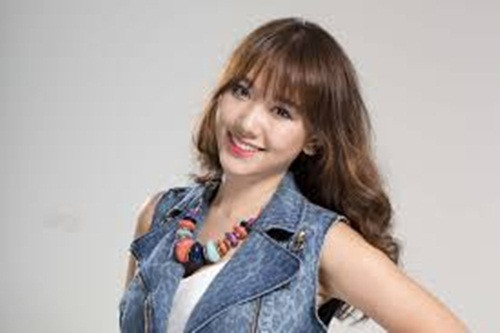 Hari Won. Cô nàng ca sĩ đến từ Hàn Quốc gần đây rất nổi với nhiều scandal đình đám, tuy nhiên ít ai biết cô cũng đã rất nỗ lực và thành công với nghề tay trái là kinh doanh trực tuyến.