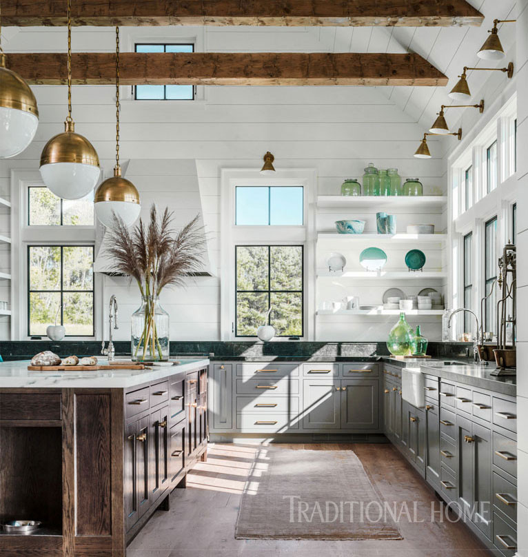 Từ màu sắc, ánh sáng cho đến vẻ thô mộc của những món đồ trong căn phòng đều chứng tỏ chủ nhân của ngôi nhà này rất yêu thích sự cổ điển, thoải mái và không cầu kỳ.