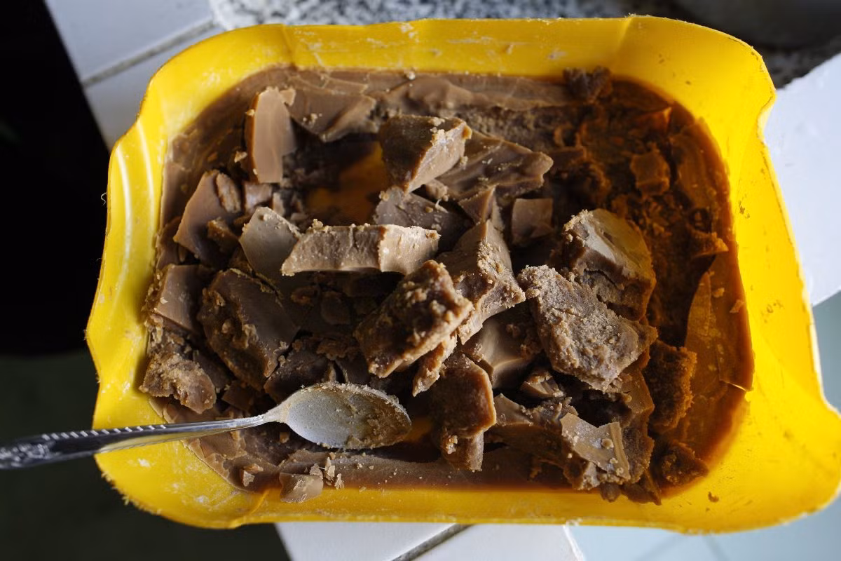 Đây là công đoạn cuối cùng, nó bay hết hơi và hóa chất chỉ còn đọng lại alkaloid và một số chất gây nghiện khác.