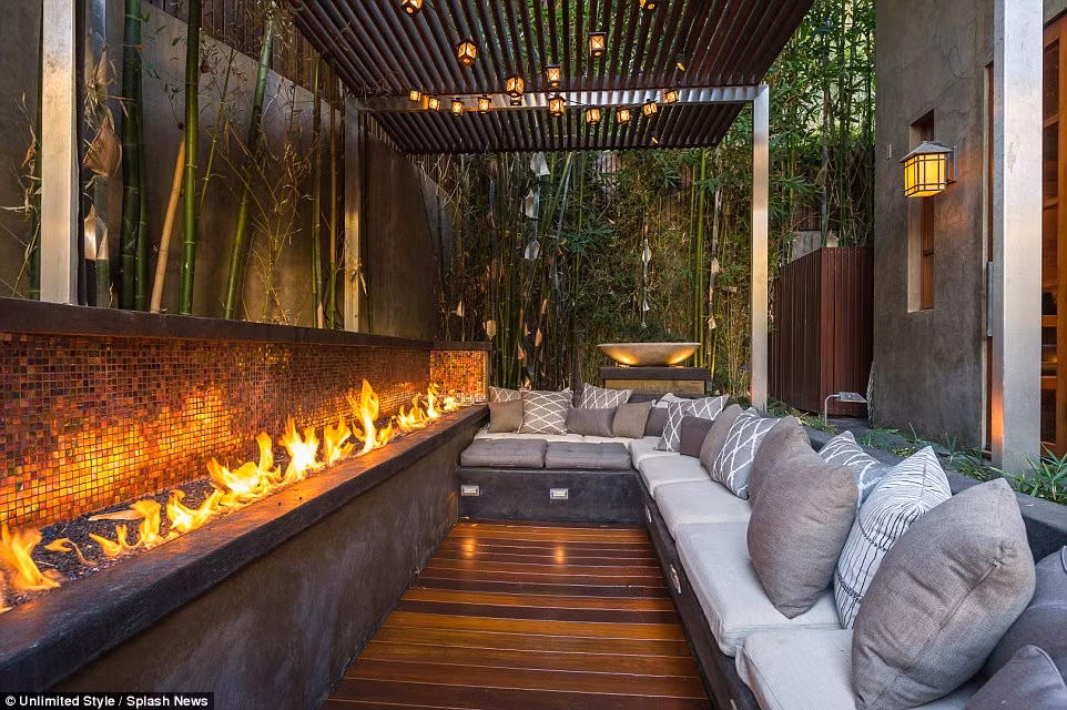 Chàng trai trẻ này không hề hối tiếc khi bán căn biệt thự này bởi anh còn sở hữu một dinh thự ở Beverly Hills có giá 15 triệu đô la.