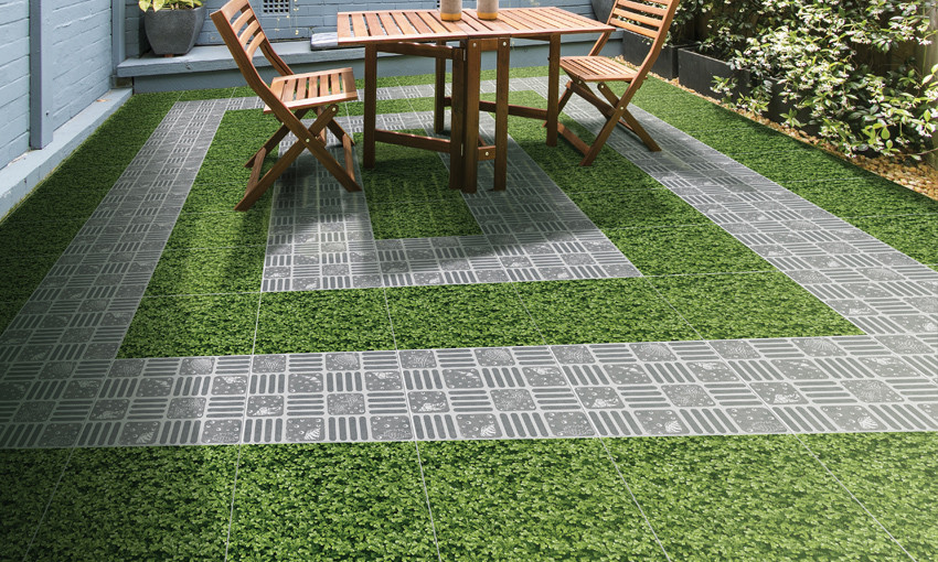 Bên cạnh mẫu gạch sỏi thì các mẫu gạch giả cỏ cũng rất thịnh hành và được ưa chuộng trong năm 2018. Ảnh: Gachdongtam.