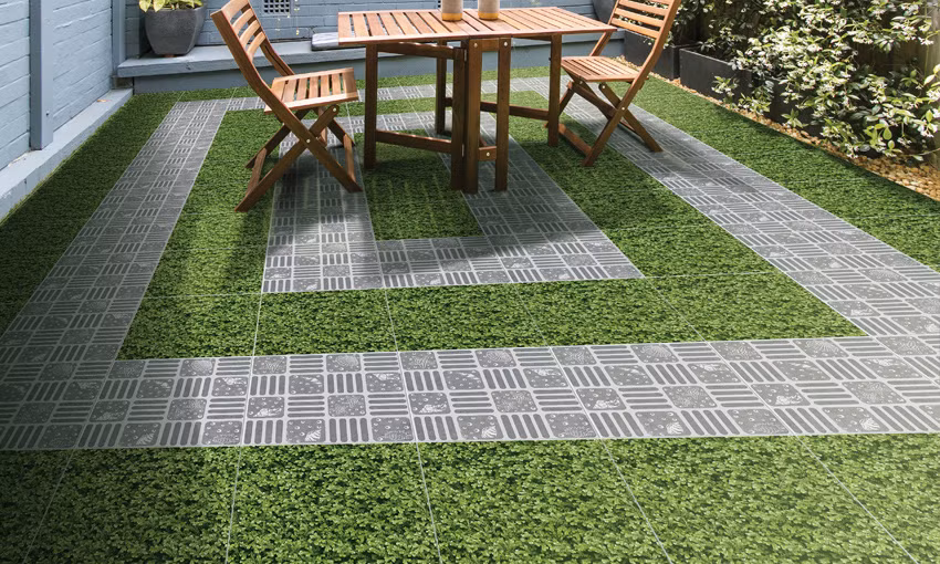 Bên cạnh mẫu gạch sỏi thì các mẫu gạch giả cỏ cũng rất thịnh hành và được ưa chuộng trong năm 2018. Ảnh: Gachdongtam.