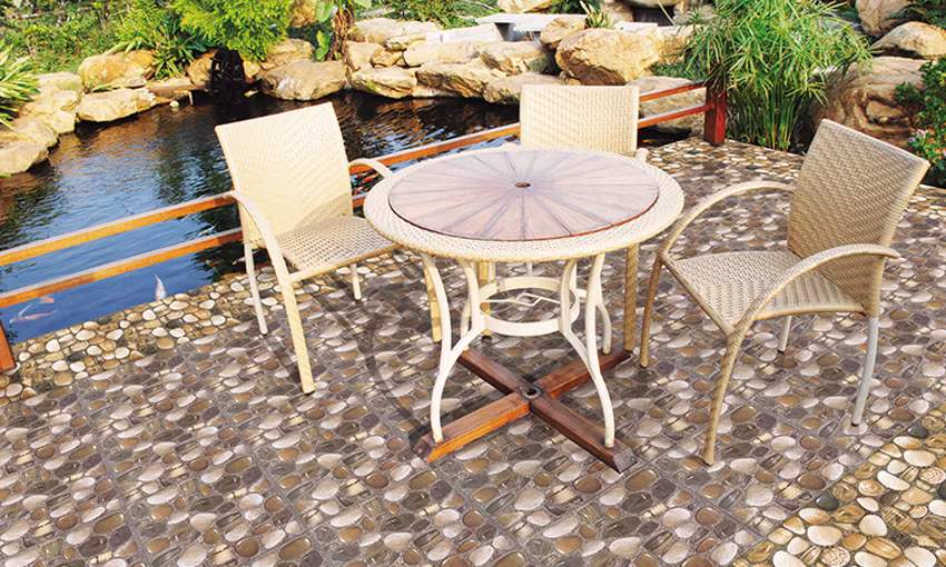 Những năm gần đây, mẫu gạch sỏi mang đến cho không gian sân vườn nhà bạn thêm gần gũi, đậm nét thiên nhiên. Ảnh: Gachdongtam.