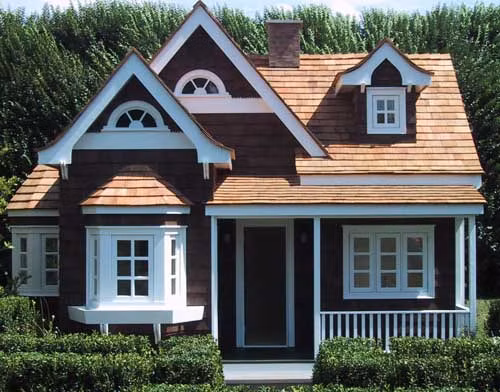 Ngôi nhà tí hon. Tất cả các cô bé đều thích ngôi nhà búp bê. Tuy nhiên, những ngôi nhà này đắt đỏ bởi nó theo phong cách của những ngôi biệt thự lớn thực thụ. Trong nhà có ti vi, các phòng ngăn, điều hòa và nhiều tiện nghi mini khác. Giá của nó là 54.000USD.