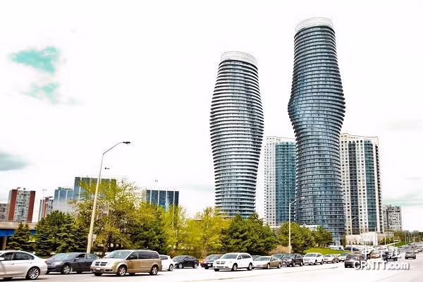 Cả hai tòa nhà xoắn ốc đều là các tòa nhà chung cư. Trong đó, tòa nhà cao nhất có 56 tầng, được đặt tên là Marilyn Monroe, là tòa nhà cao nhất ở khu vực phía tây thành phố Toronto. Tòa nhà còn lại gồm 50 tầng. 