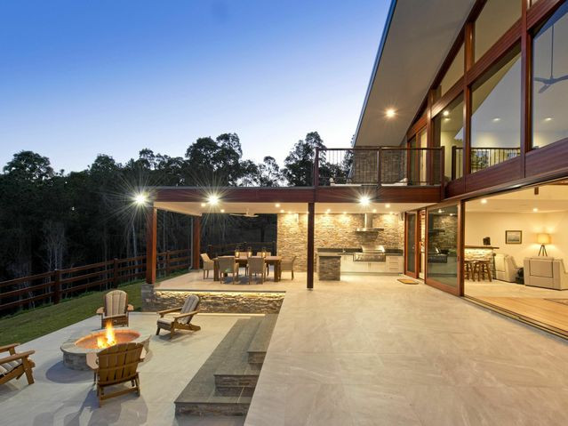 Trước đó, quá trình thi công và xây dựng ngôi nhà khá khó khăn bởi yếu tố địa hình và thời tiết khắc nghiệt.