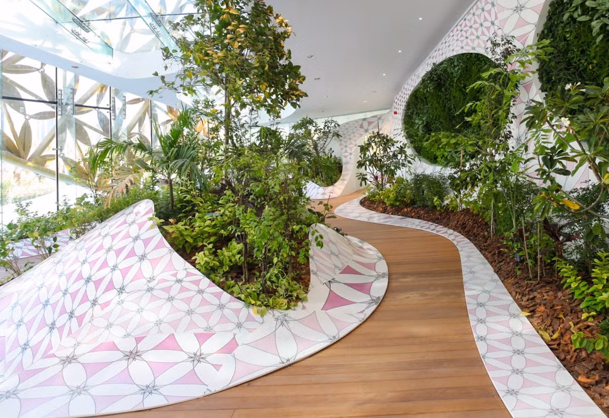 Tòa nhà này là nơi sinh sống của hàng ngàn con bướm với hơn 500 loài khác nhau.